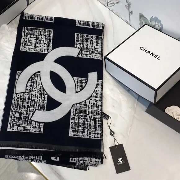 GWP CC reversible scarf - Picture 3 of 5